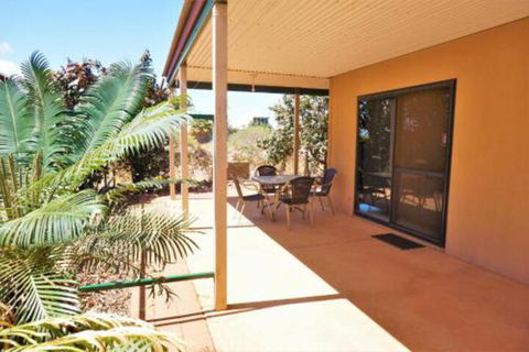 Ningaloo Breeze Villa 4 3 Bedroom Fully Self Contained Holiday Accommodation - Events Australia 4