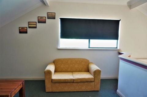 Ningaloo Breeze Villa 3 3 Bedroom Fully Self Contained Holiday Accommodation - Events Australia 3