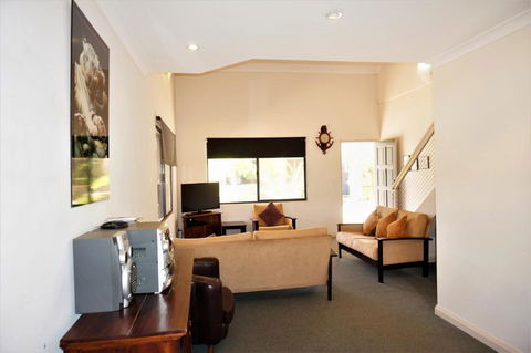Ningaloo Breeze Villa 3 3 Bedroom Fully Self Contained Holiday Accommodation - Events Australia 4