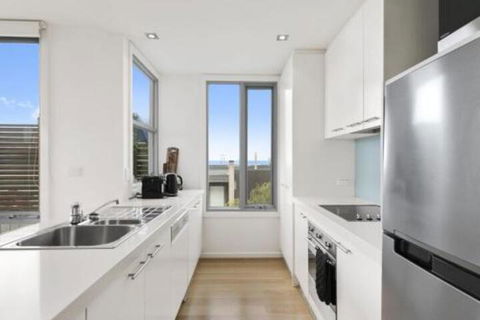 POINT GREY APARTMENT 2 Ocean VIews With Wifi - Events Australia 5