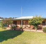 Cudgee quaint cottage with separate cabin - Events Australia