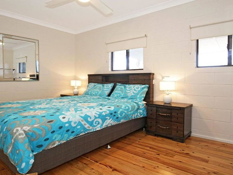 The Lobster Pot Great Outdoor Eating Area - Events Australia 1