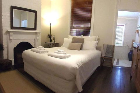 YSG The Edward Townhouses 155 & 157 Steps To Town - Tourism Bookings 1