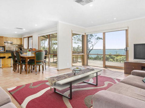 VIEWS At MCCRAE..... - Events Australia 1