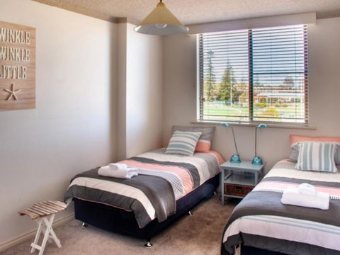 Perfectly Positioned Beachfront Apartment Unit 6 - Events Australia 1