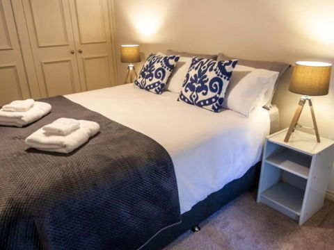 Perfectly Positioned Beachfront Apartment Unit 6 - Events Australia 2