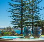 Perfectly Positioned Beachfront Apartment Unit 6 - Events Australia