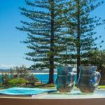 Perfectly Positioned Beachfront Apartment Unit 6 - Events Australia 0