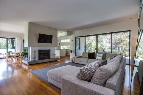 Kalina Retreat Tennis & Pool - Events Australia 4