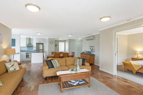 Luxury Boardwalk Apartment Unit 7 - Events Australia 5