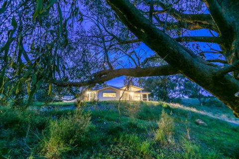 Lakeview Luxury Retreat - Events Australia 4