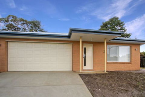 V & V Family Dream Away - Events Australia 0