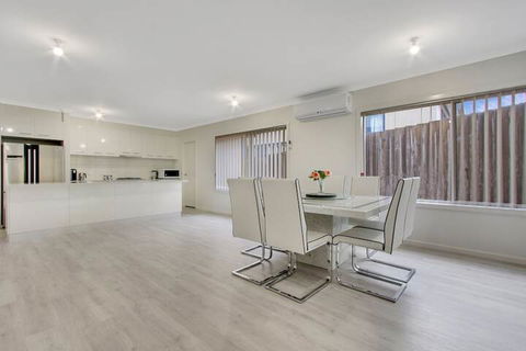 V & V Family Dream Away - Events Australia 4