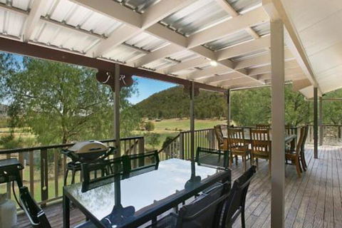 Rosa Estate In Broke Two 3br House In Walking Distance To Cellar Doors - Tourism Bookings 0