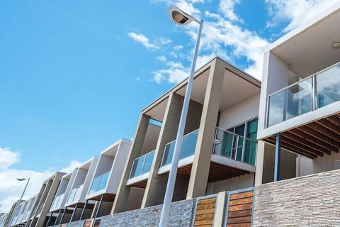 The Cove At New Port Pool Spa Sauna Gym & More - Events Australia 7