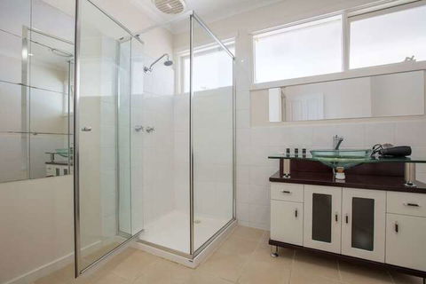 Spacious Comfortable Home In Wheelers Hill+pool - Accommodation Europe 4