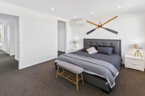Captains Hideaway Jetty Berth & Pet Friendly - Events Australia 6