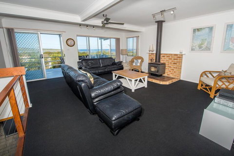 Fingal Bay Beach House 32 Lentara Street - Events Australia 3