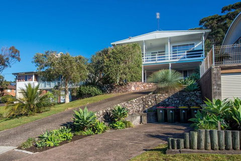 Fingal Bay Beach House 32 Lentara Street - Events Australia 1
