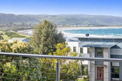 SEA SPECTACULAR Seconds From The Beach! - Accommodation Europe 5
