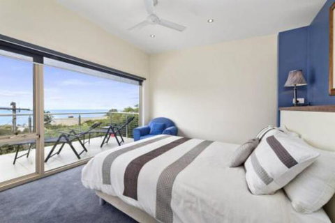 SEA SPECTACULAR Seconds From The Beach! - Accommodation Europe 3