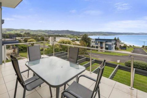 SEA SPECTACULAR Seconds From The Beach! - Accommodation Europe 7
