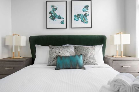 Taste Of Art! Stunning Townhouse Stayatmoonee Ponds - Events Australia 3