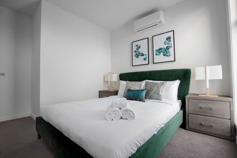 Taste Of Art! Stunning Townhouse Stayatmoonee Ponds - Events Australia 4