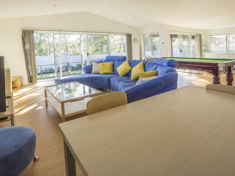 Conley Ave 8 Pet Friendly OUTSIDE Only - Accommodation Europe 3