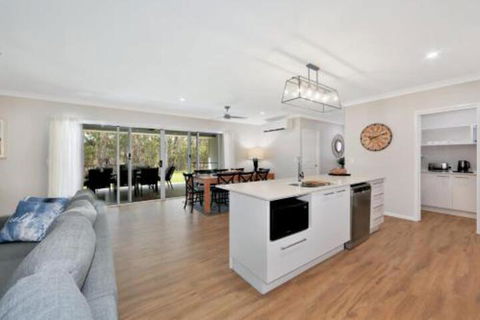 Hamptons At The Point - Accommodation Europe 4
