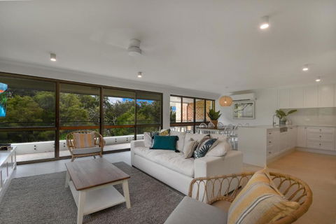 BEAUTIFULLY RENOVATED OCEANSIDE APARTMENT Lamer 9 - Events Australia 5