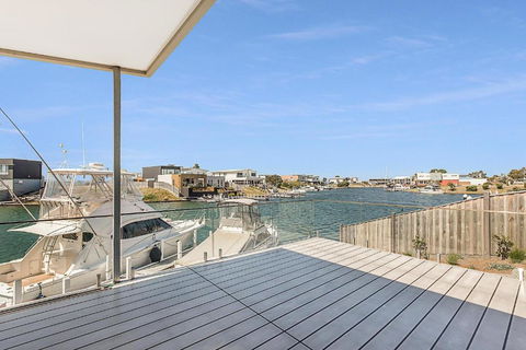 Anchored Access To The Gippsland Lakes - Events Australia 6