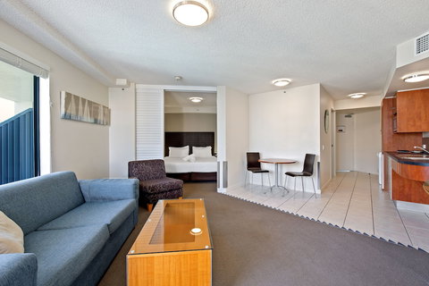 Mant814 - Ocean Views & Sunny Stays - Events Australia 6