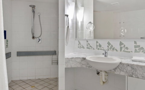 Mant814 - Ocean Views & Sunny Stays - Events Australia 3