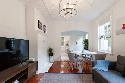 Luxurious Heritage Home With Harbour Bridge Views - Tourism Bookings 6