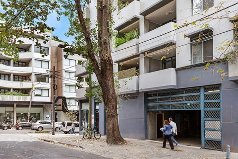 Spacious & Sunny 1 Bdrm In Surry Hills - FOV - Tourism Bookings 1