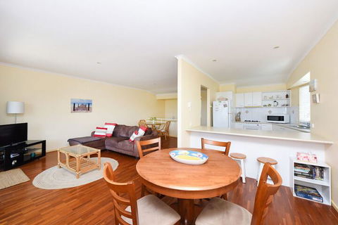 Sunbright 2/5 Petrel Street - Events Australia 3