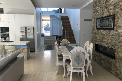 Luxury Big House Cinema Pool Many Guests - Events Australia 6