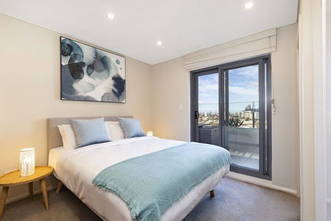 2 Bdrm North Sydney With Harbour Views - Tourism Bookings 4