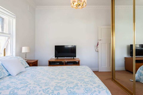 Garden Style Apartment In Prime Location - Tourism Bookings 1