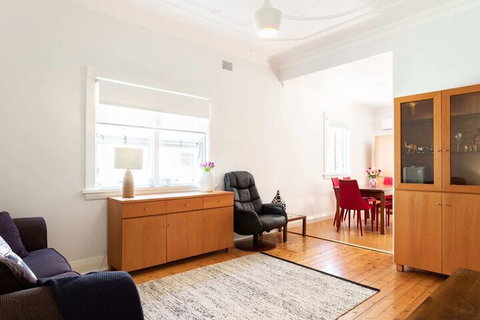 Garden Style Apartment In Prime Location - Tourism Bookings 7