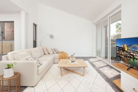 Large Family Home Bondi - Events Australia 0