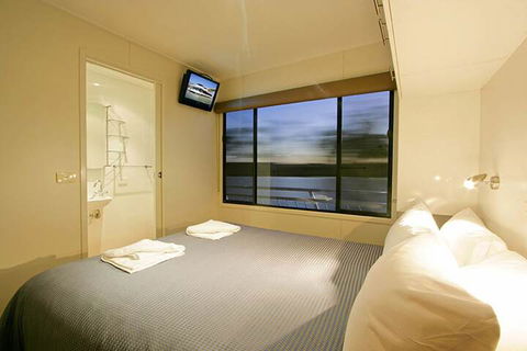 All Seasons Houseboats - Events Australia 6
