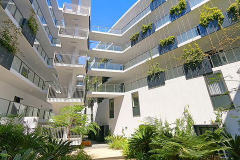 Large Modern 2 Bedroom Apartment Near Lake Claremont - Events Australia 3