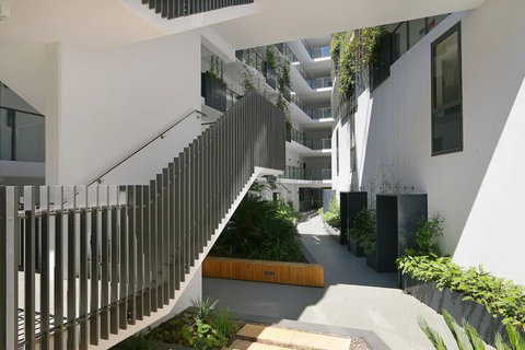 Large Modern 2 Bedroom Apartment Near Lake Claremont - Events Australia 7