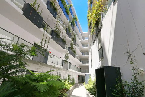 Large Modern 2 Bedroom Apartment Near Lake Claremont - Events Australia 5