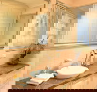 Modern 2 Bedroom Unit Close to CBD - Events Australia