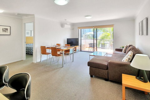 Airtrip Apartment On Russell St - Events Australia 5
