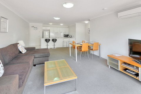 Airtrip Apartment On Russell St - Events Australia 3