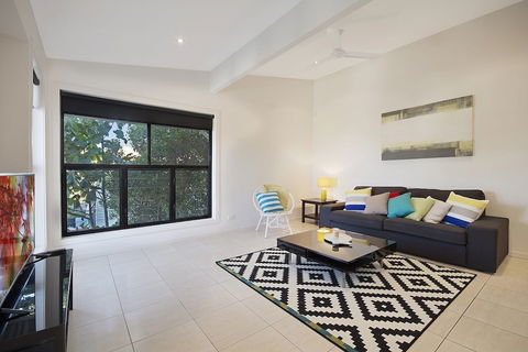 Minutes Walk To Peregian Beach & Surf! Unit 1 / 28 Pelican Street - Events Australia 5